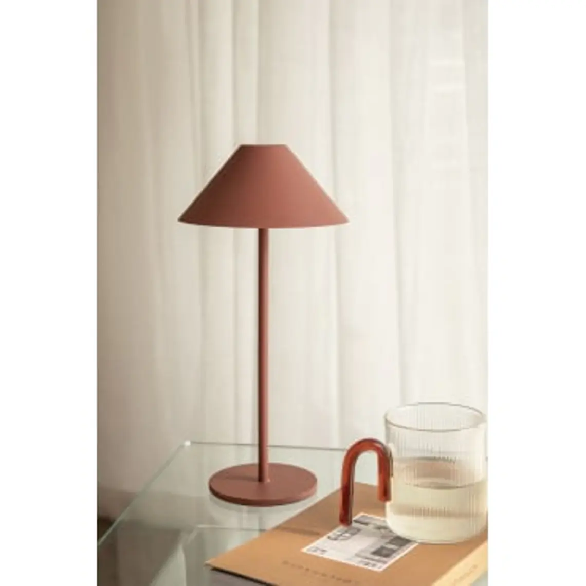 Lámpara de mesa LED inalámbrica en hierro 12