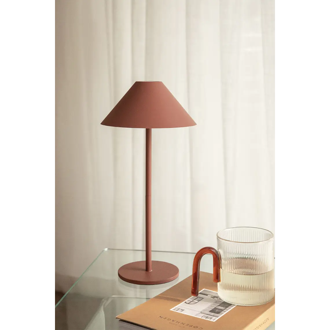 Lámpara de mesa LED inalámbrica en hierro 13