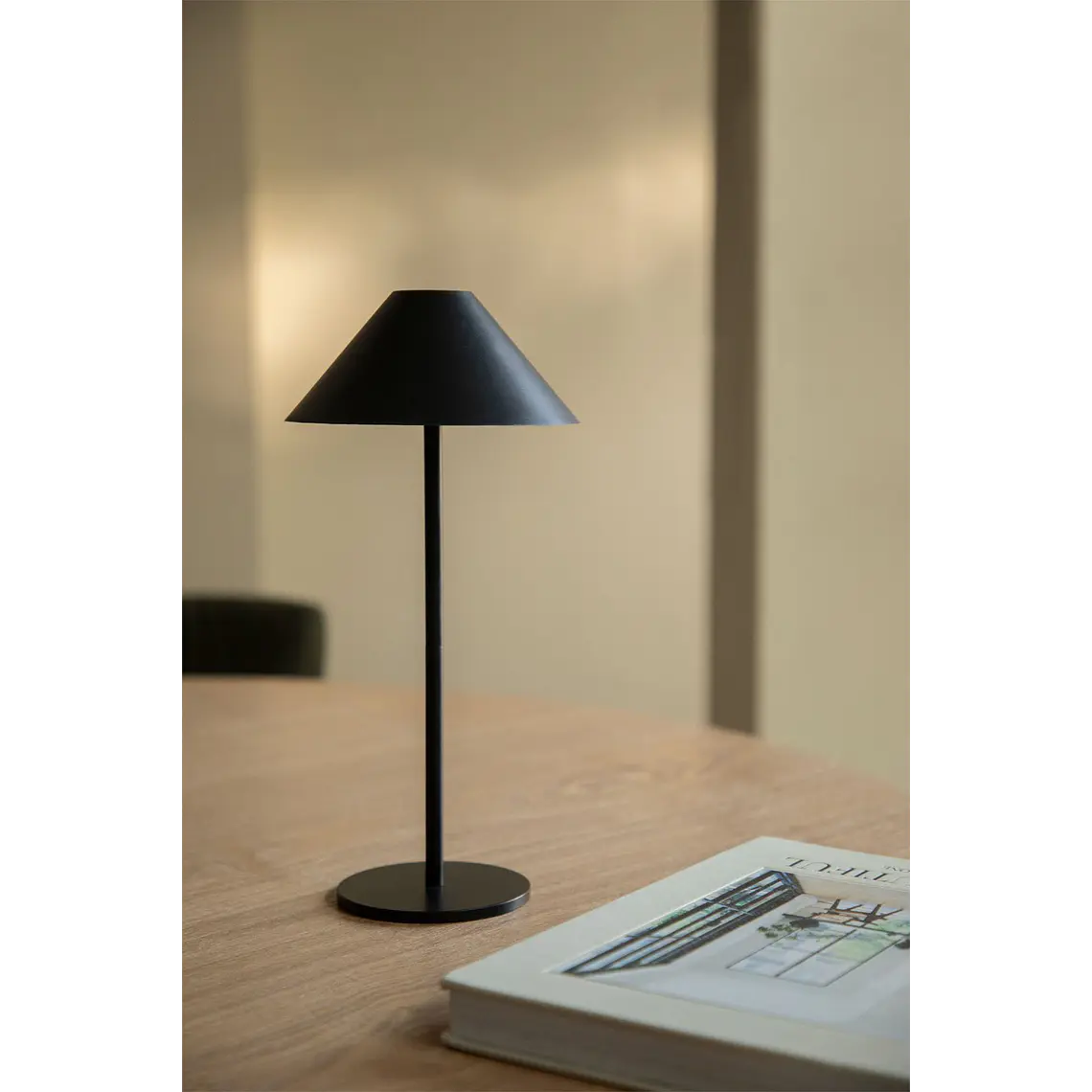 Lámpara de mesa LED inalámbrica en hierro 15