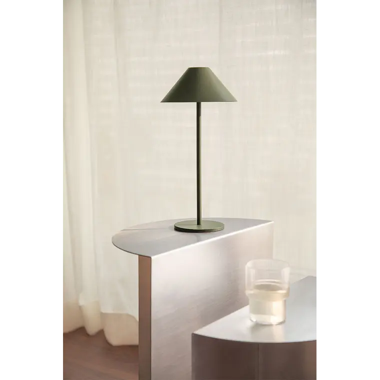 Lámpara de mesa LED inalámbrica en hierro 16