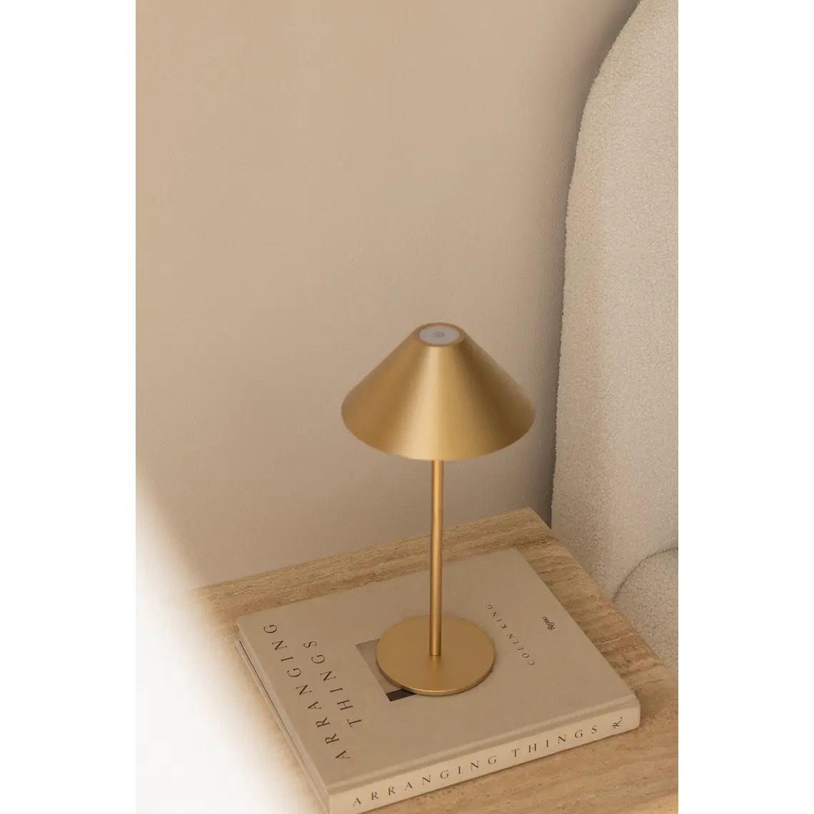 Lámpara de mesa LED inalámbrica en hierro 17