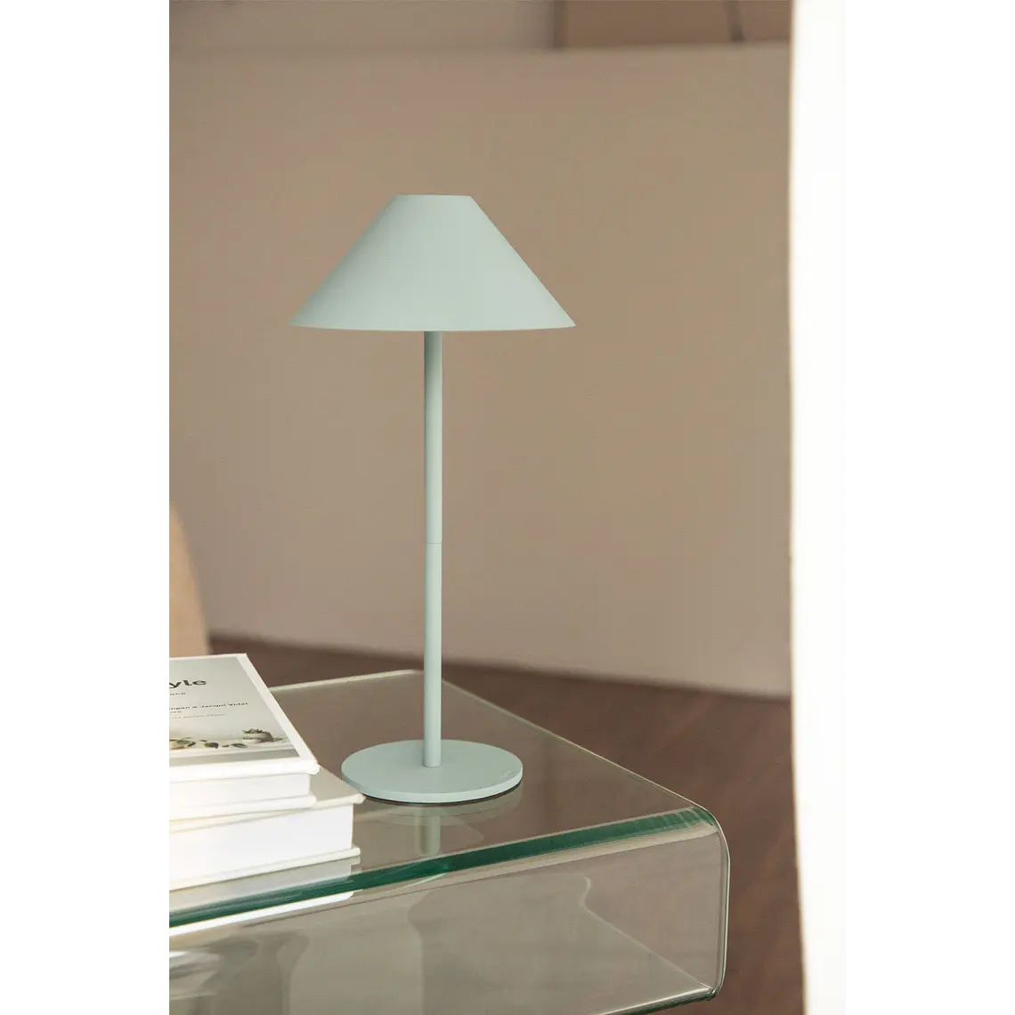 Lámpara de mesa LED inalámbrica en hierro 18