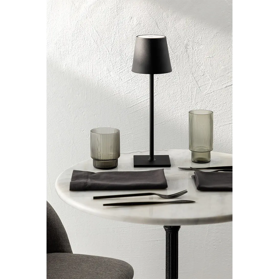 Lámpara de mesa LED inalámbrica en hierro 2