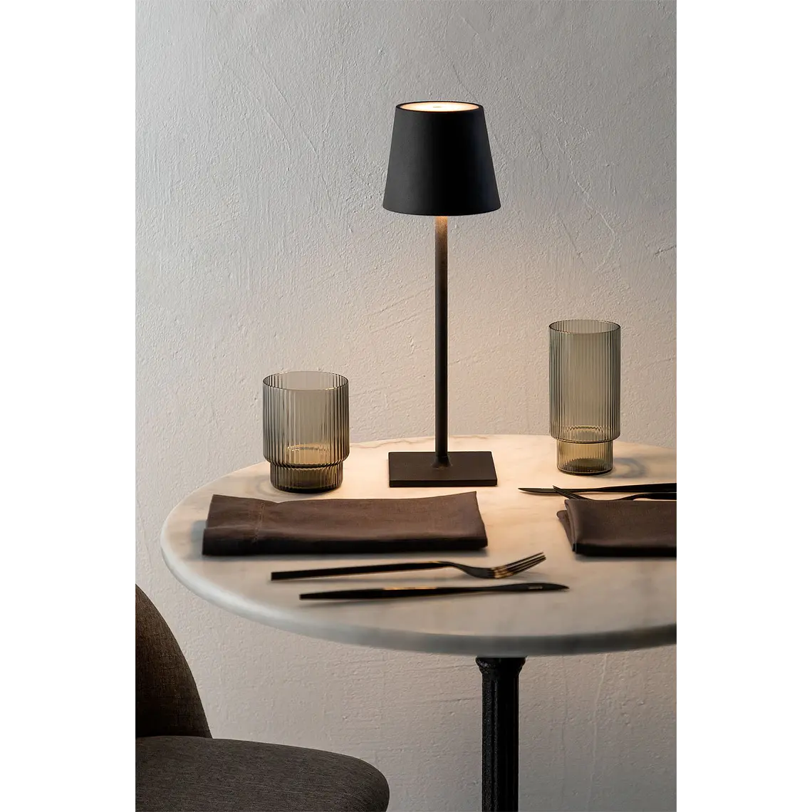Lámpara de mesa LED inalámbrica en hierro 3