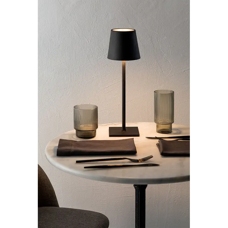 Lámpara de mesa LED inalámbrica en hierro 3