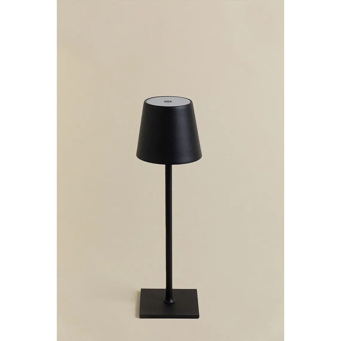 Lámpara de mesa LED inalámbrica en hierro 4