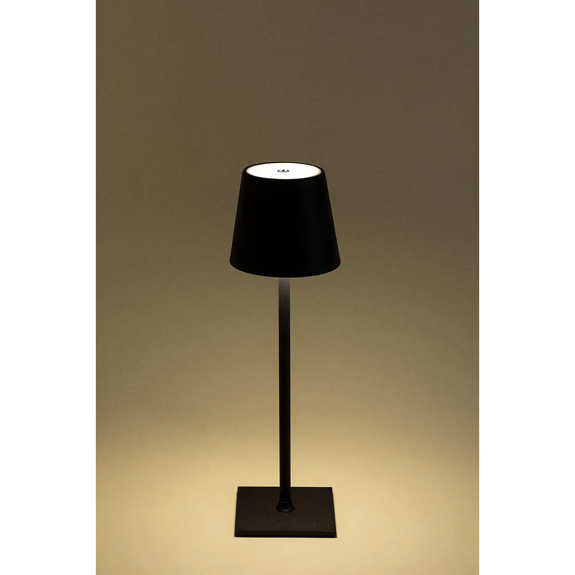 Lámpara de mesa LED inalámbrica en hierro 5