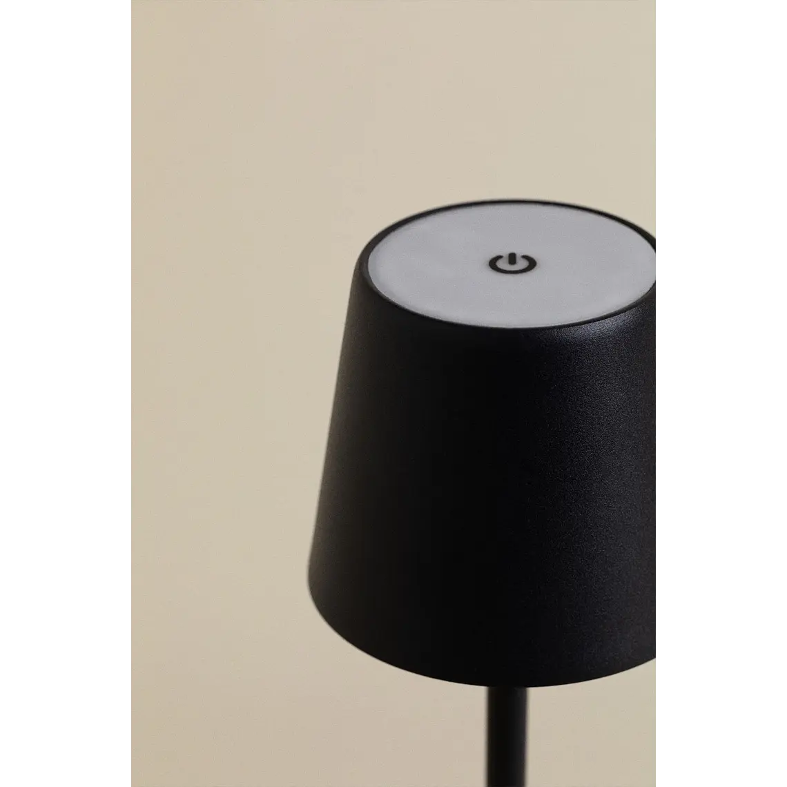 Lámpara de mesa LED inalámbrica en hierro 6
