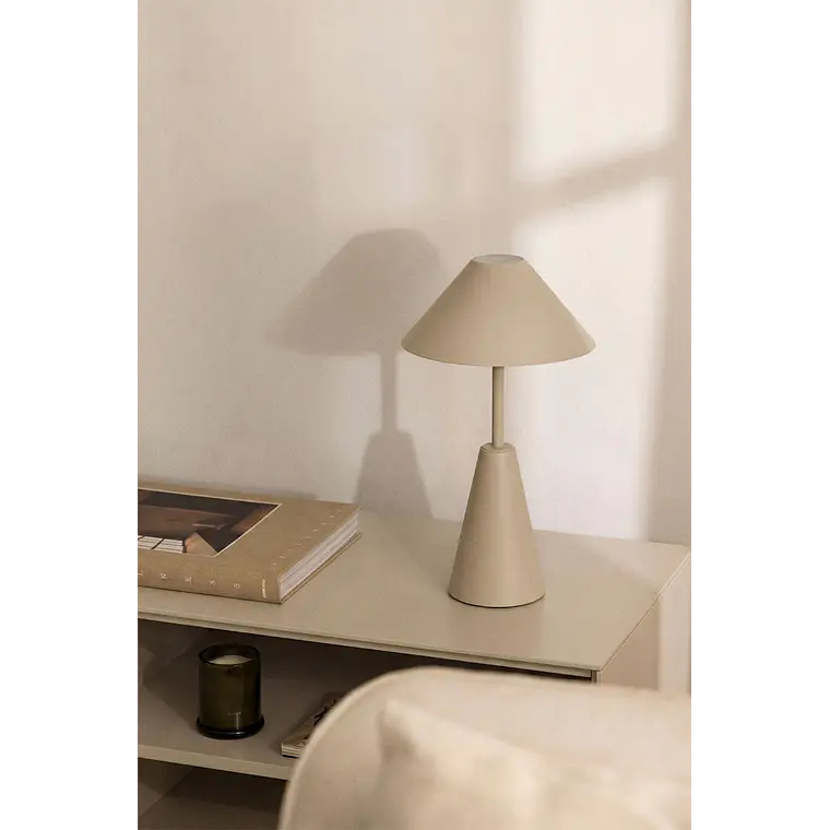 Lámpara de mesa LED inalámbrica en hierro 1