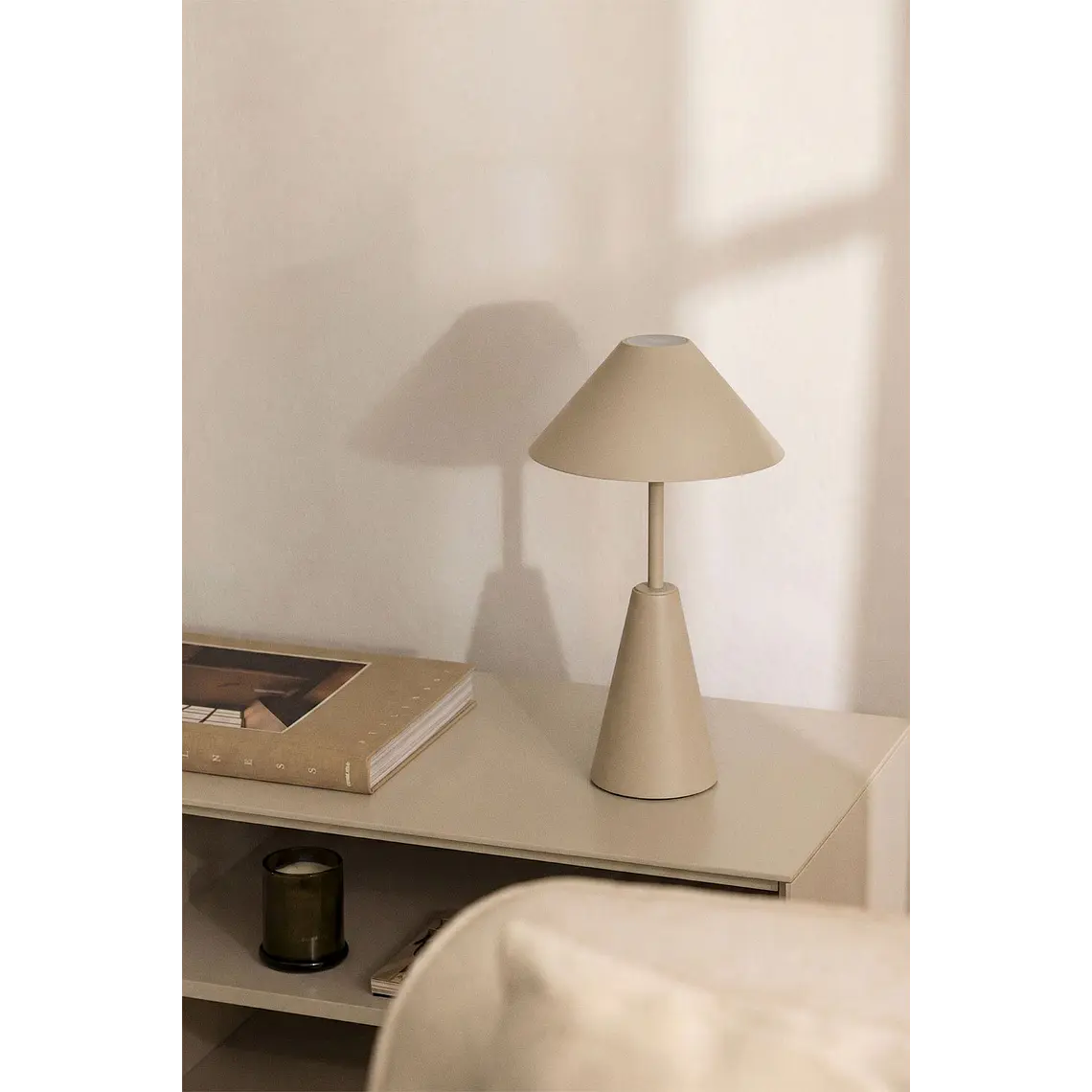 Lámpara de mesa LED inalámbrica en hierro 2