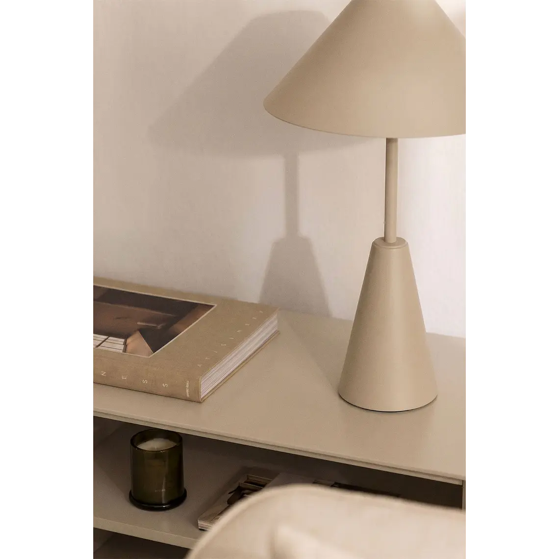 Lámpara de mesa LED inalámbrica en hierro 3