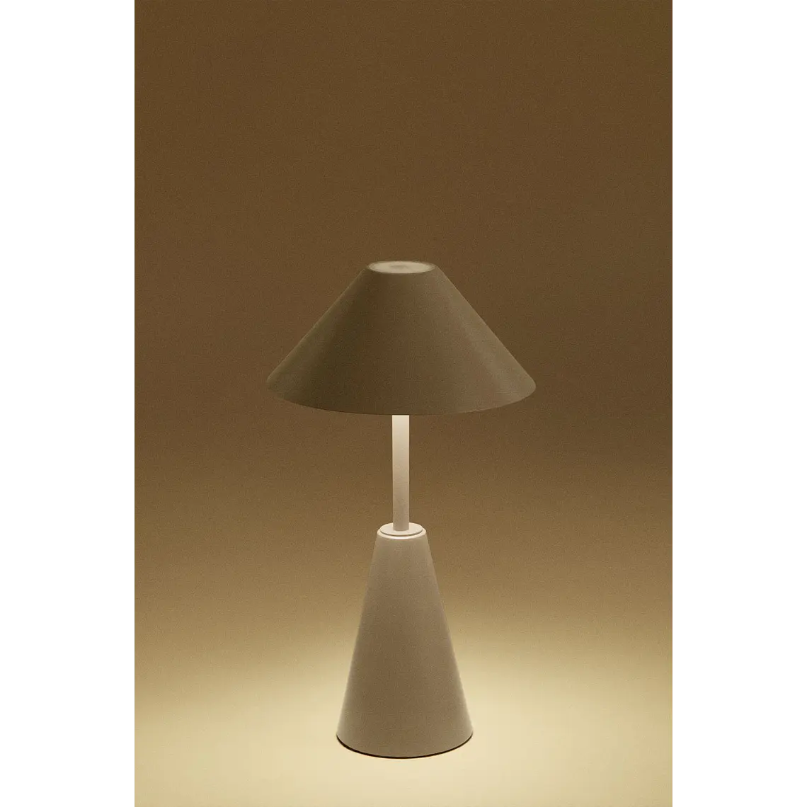 Lámpara de mesa LED inalámbrica en hierro 5