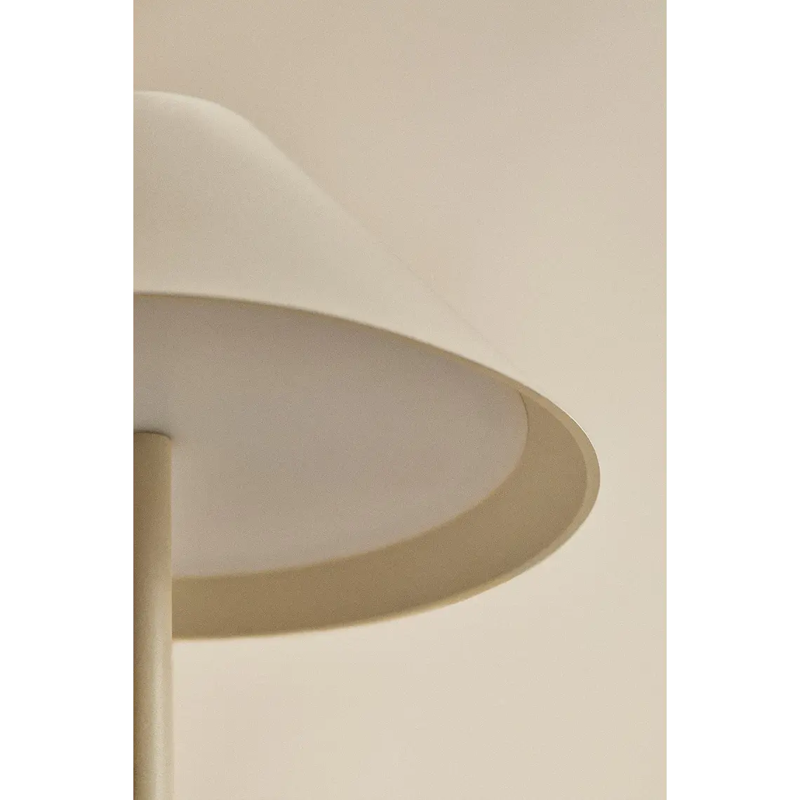 Lámpara de mesa LED inalámbrica en hierro 7