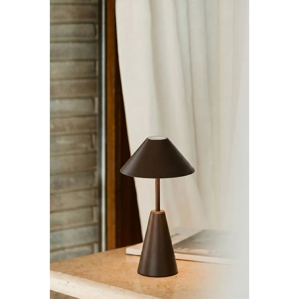 Lámpara de mesa LED inalámbrica en hierro 13