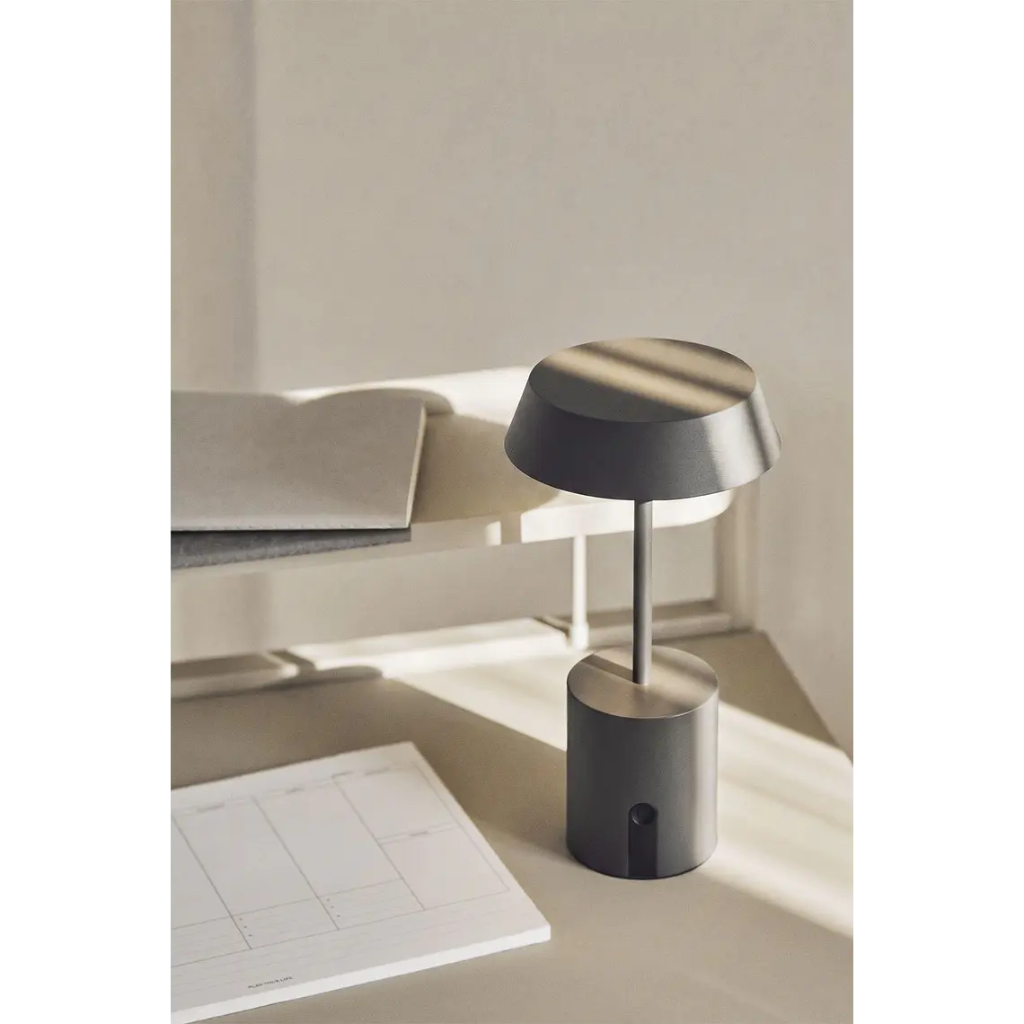 Lámpara de mesa LED inalámbrica 14