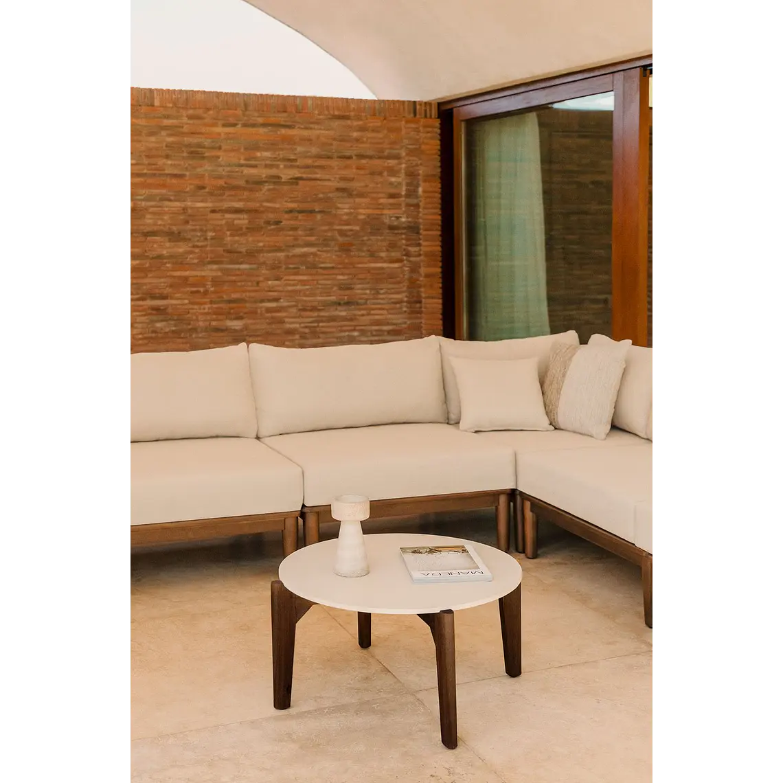 Mesa de centro para jardín redonda en cemento y madera de acacia Lenia 8