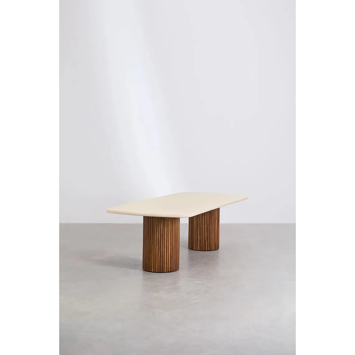 Mesa de comedor Evoara en acabado cemento 5