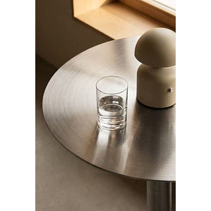 Mesa de comedor Naelara en acero