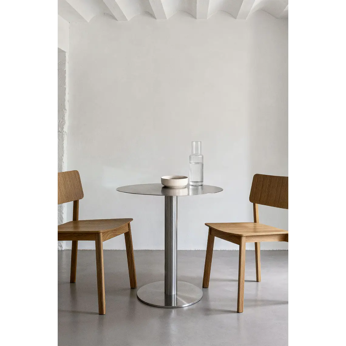 Mesa de comedor Naelara en acero 3