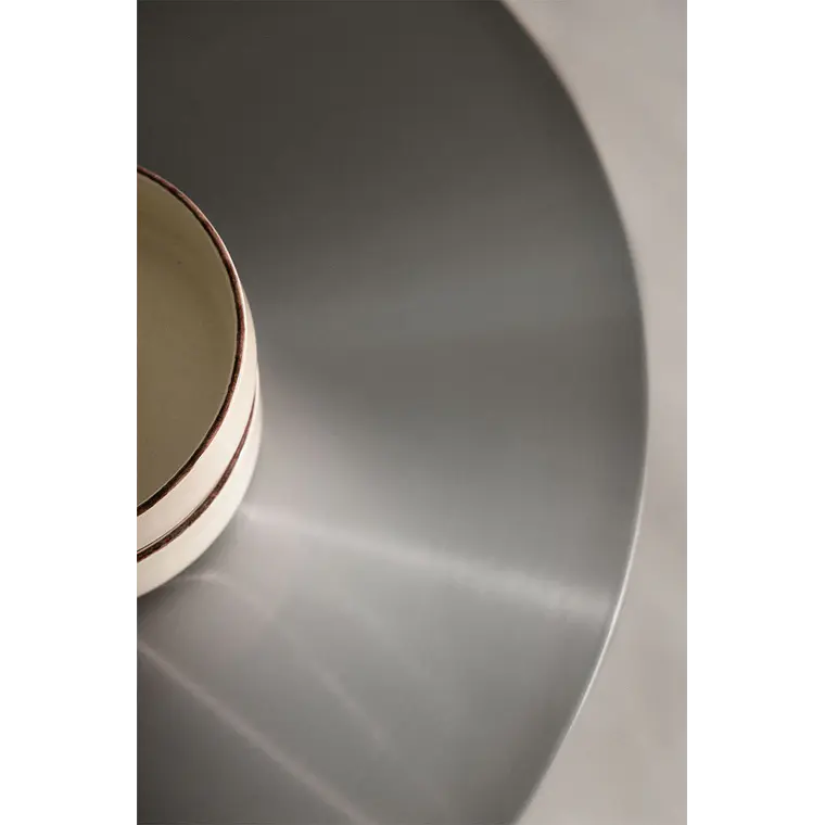 Mesa de comedor Naelara en acero 4