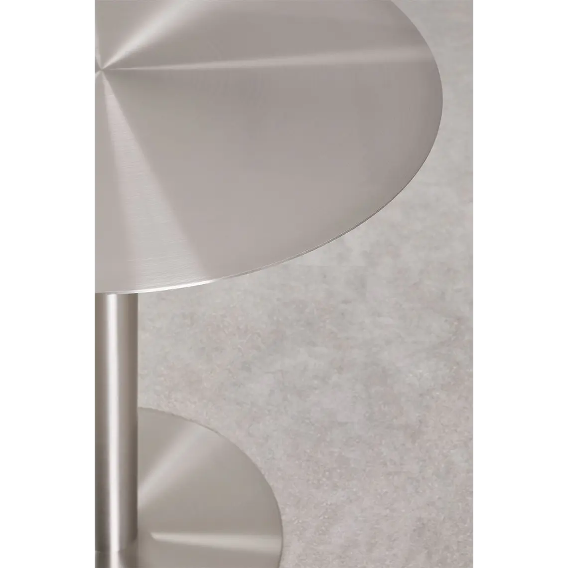 Mesa de comedor Naelara en acero 6