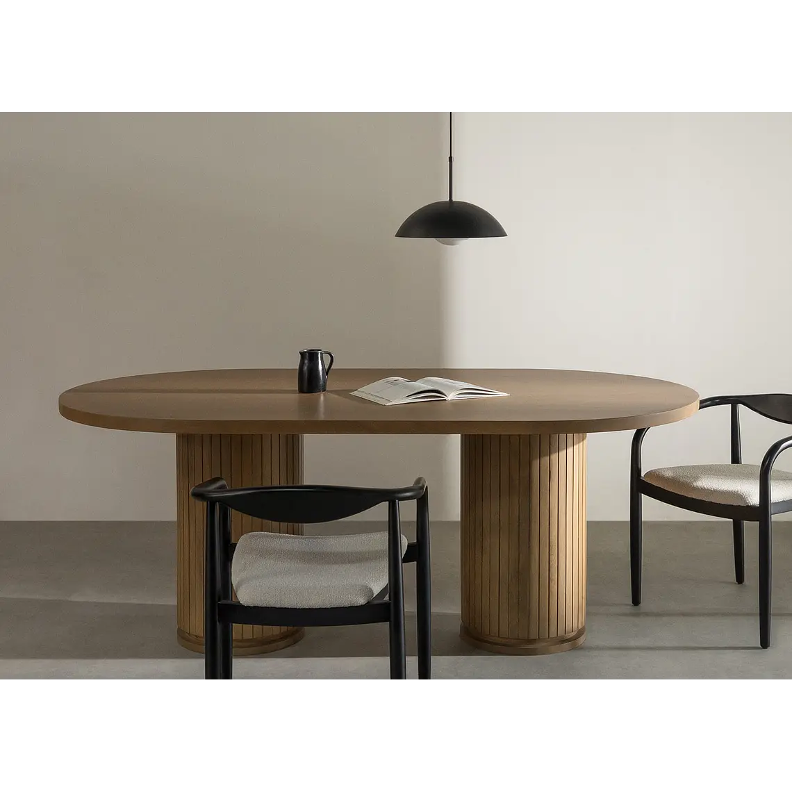 Mesa de comedor ovalada en madera de mango 1