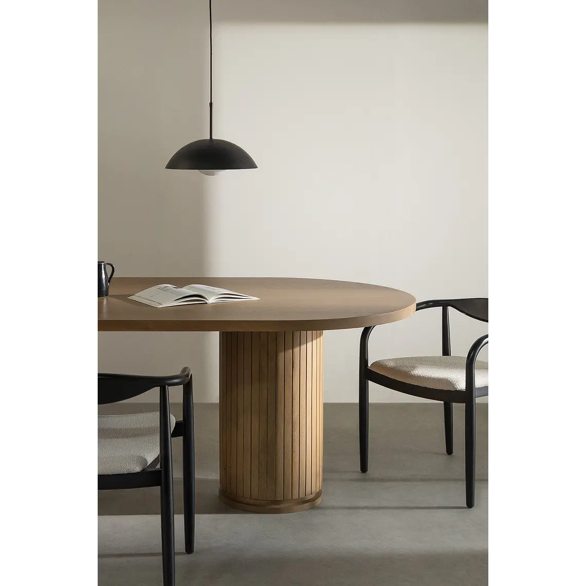 Mesa de comedor ovalada en madera de mango 2