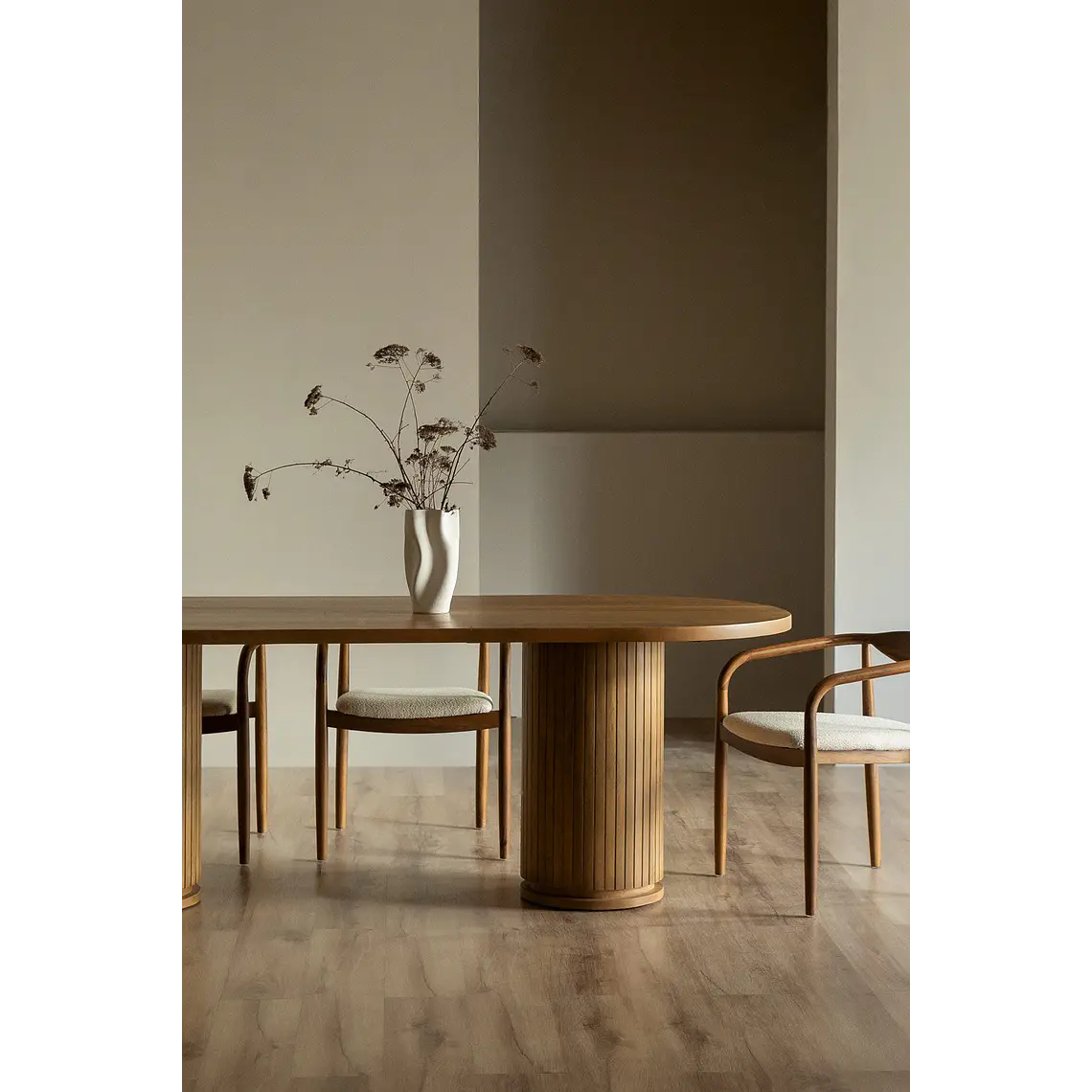Mesa de comedor ovalada en madera de mango 11