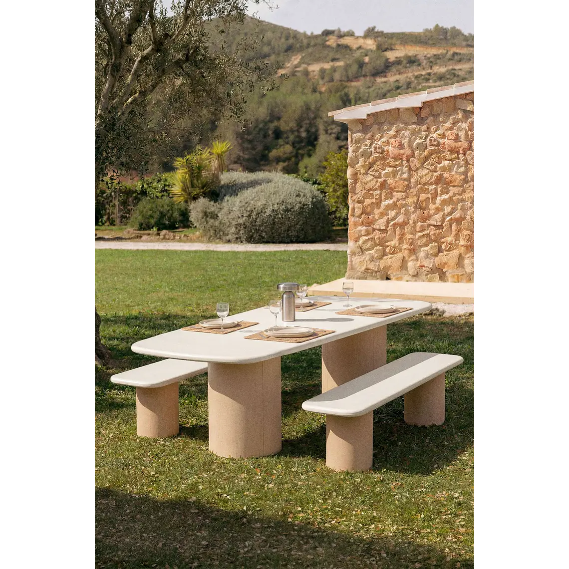 Mesa de jardín rectangular en cemento y madera de acacia Cavina 12