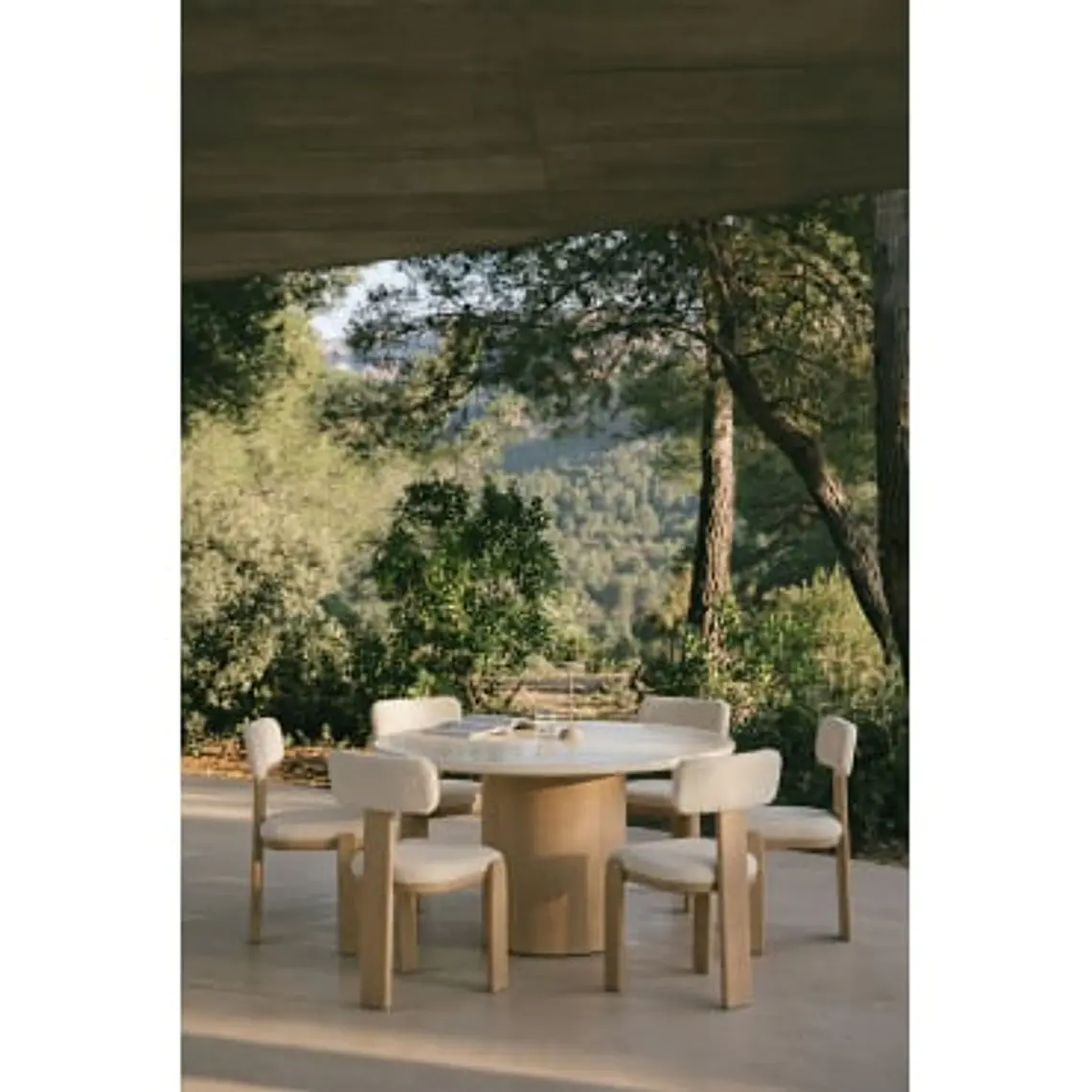 Mesa de jardín redonda en cemento y madera de acacia Corina 9