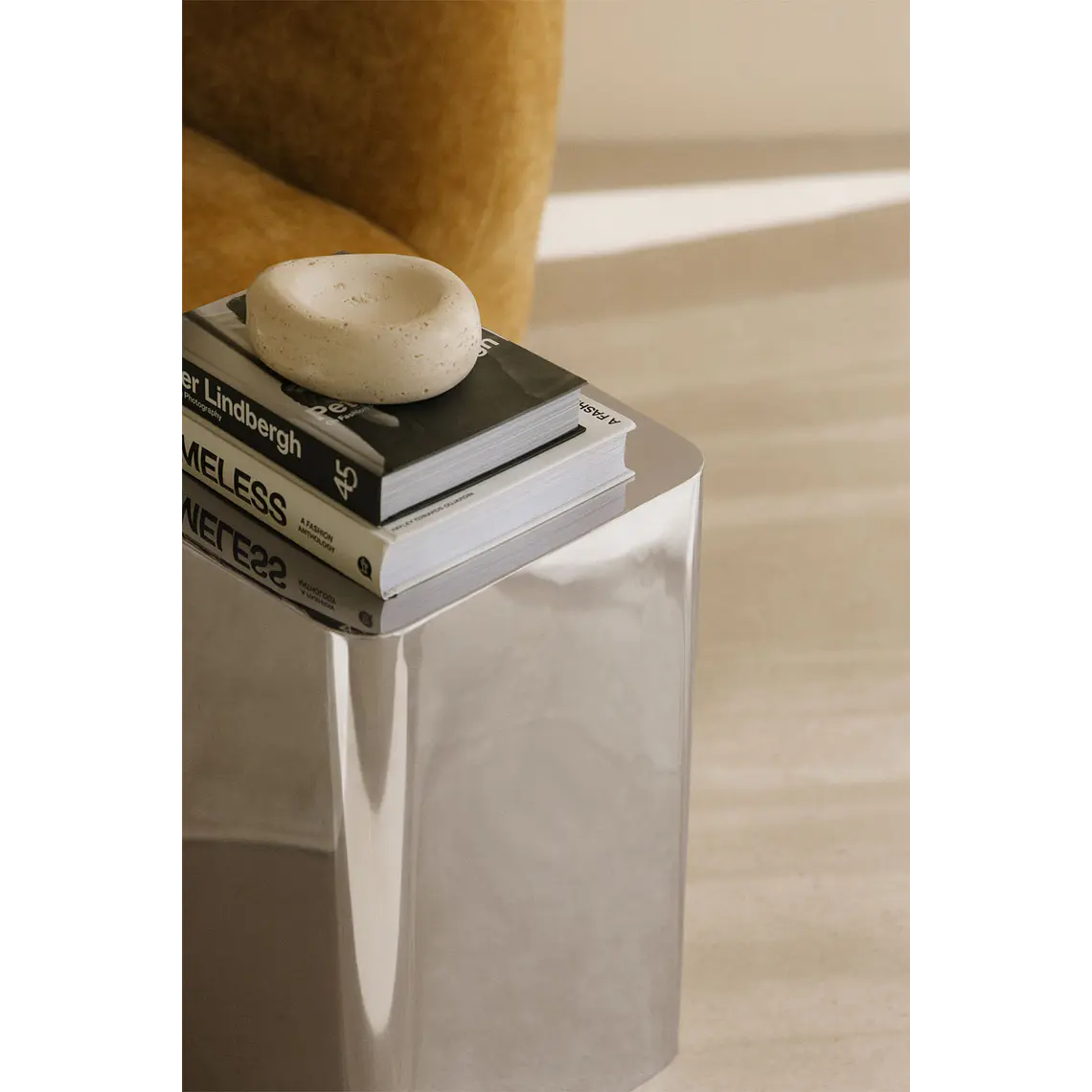 Nerora · Mesa lateral en metal 3