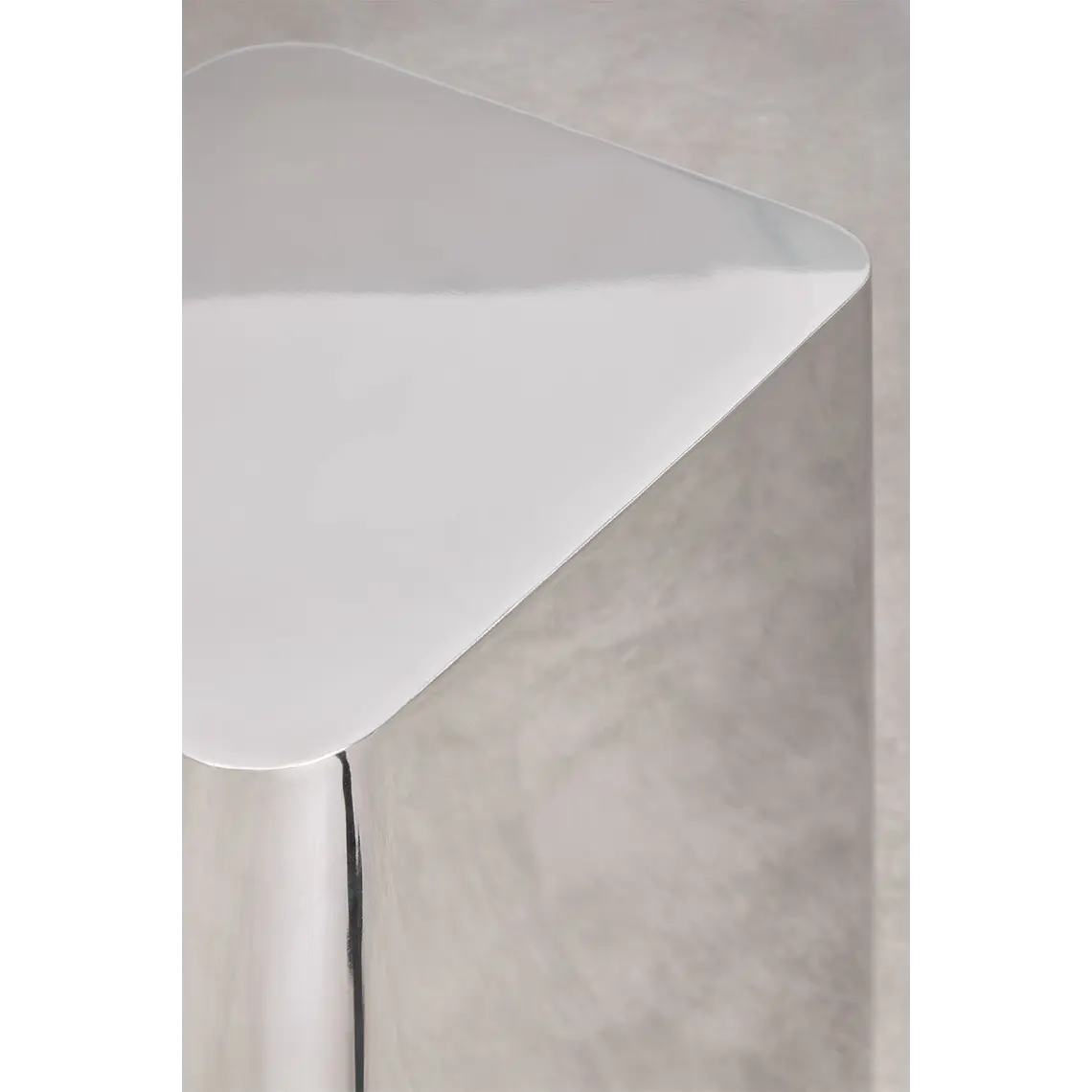 Nerora · Mesa lateral en metal 5