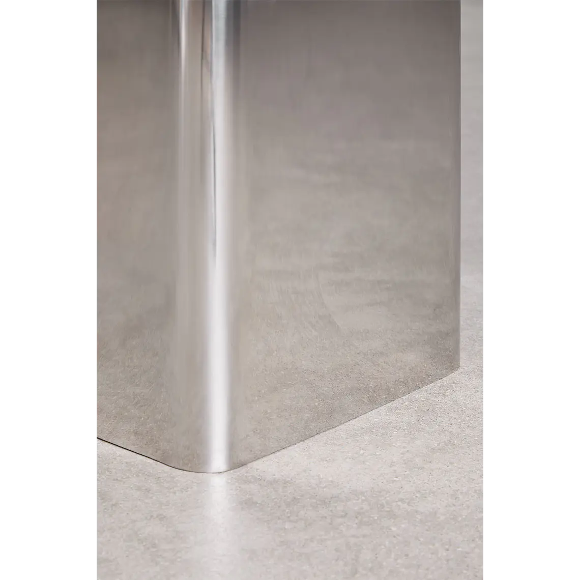 Nerora · Mesa lateral en metal 6