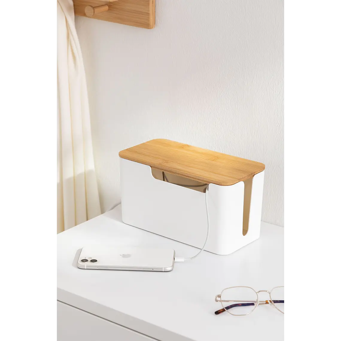 Organizador de cables en polipropileno y madera de bambú 2