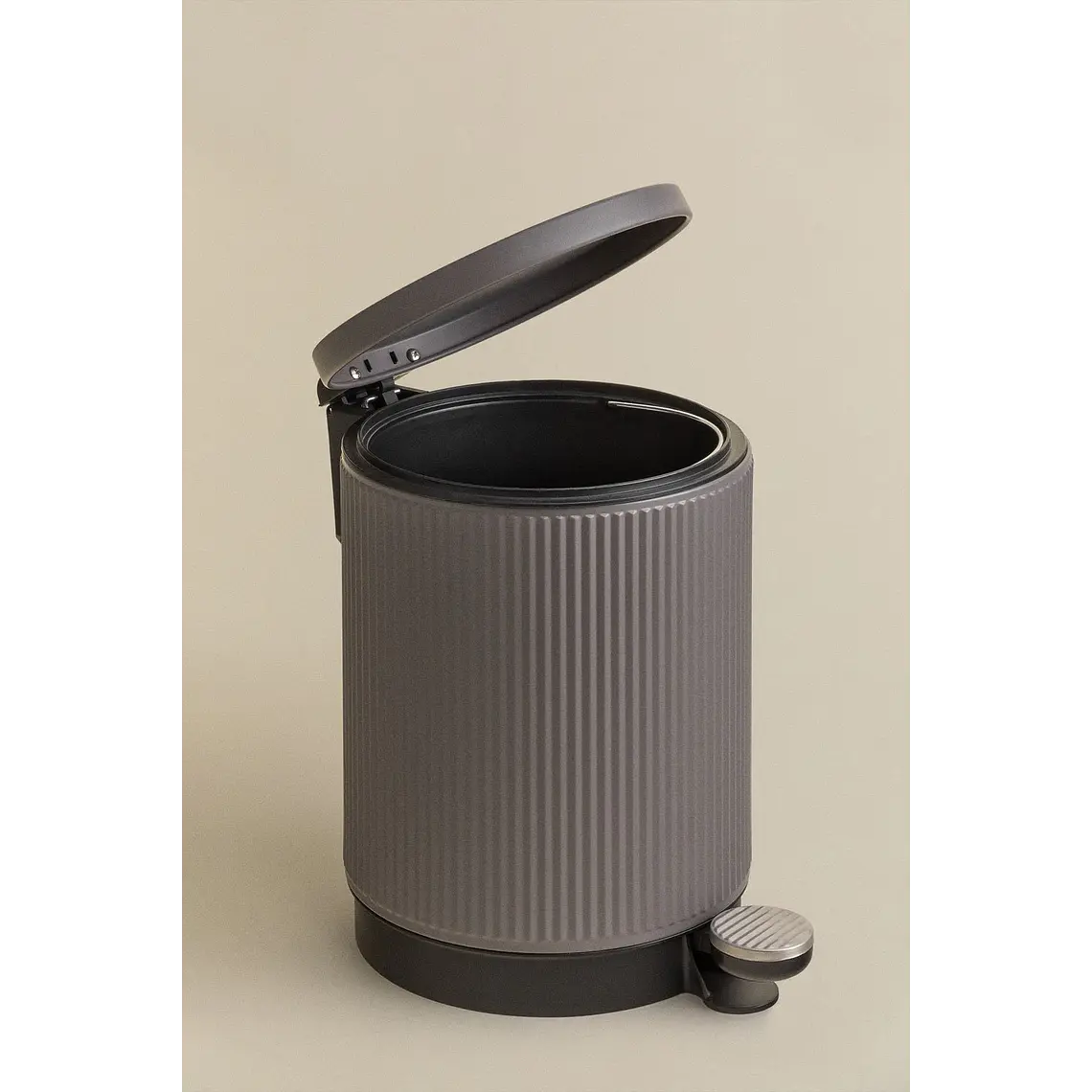 Papelera con pedal 5L 3