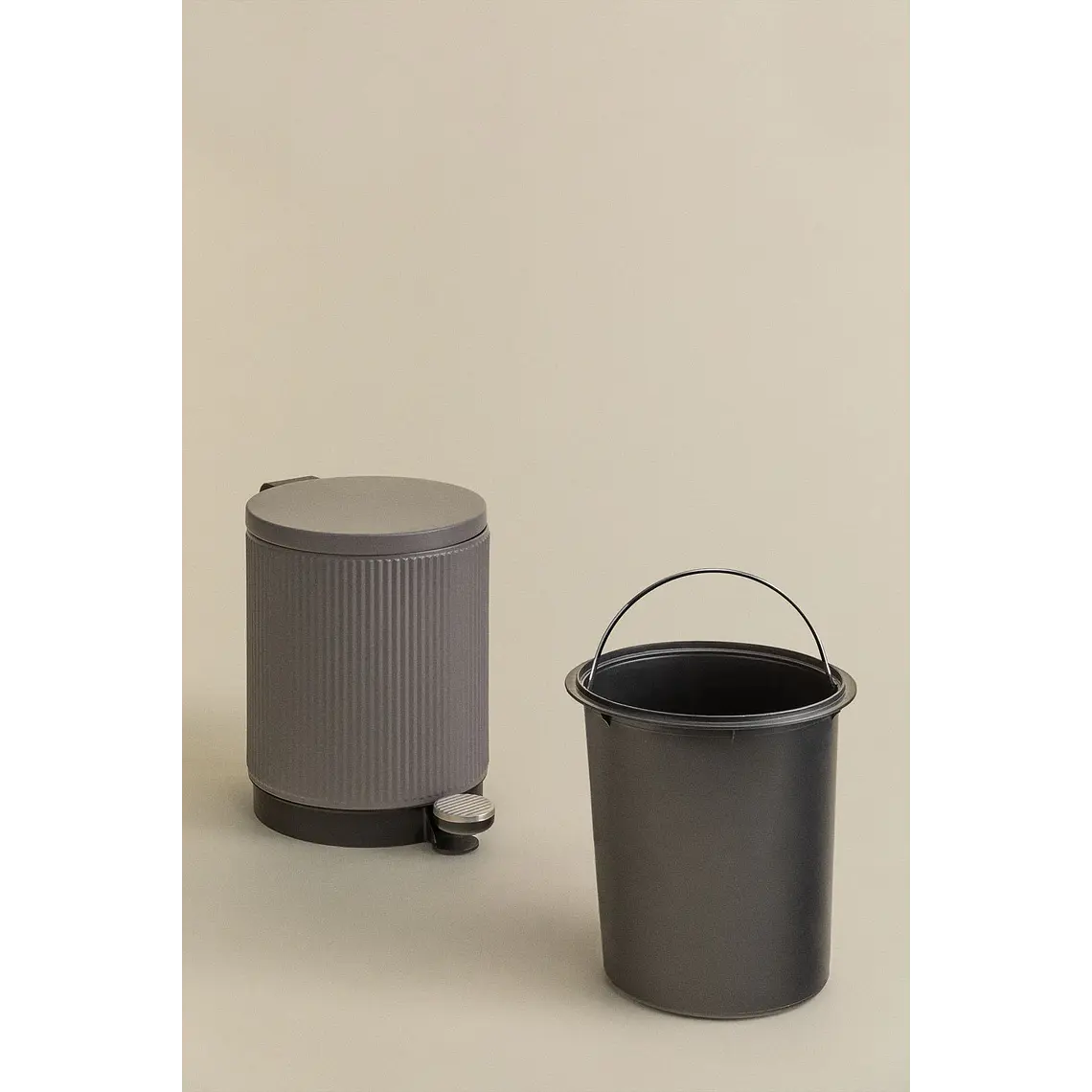 Papelera con pedal 5L 6