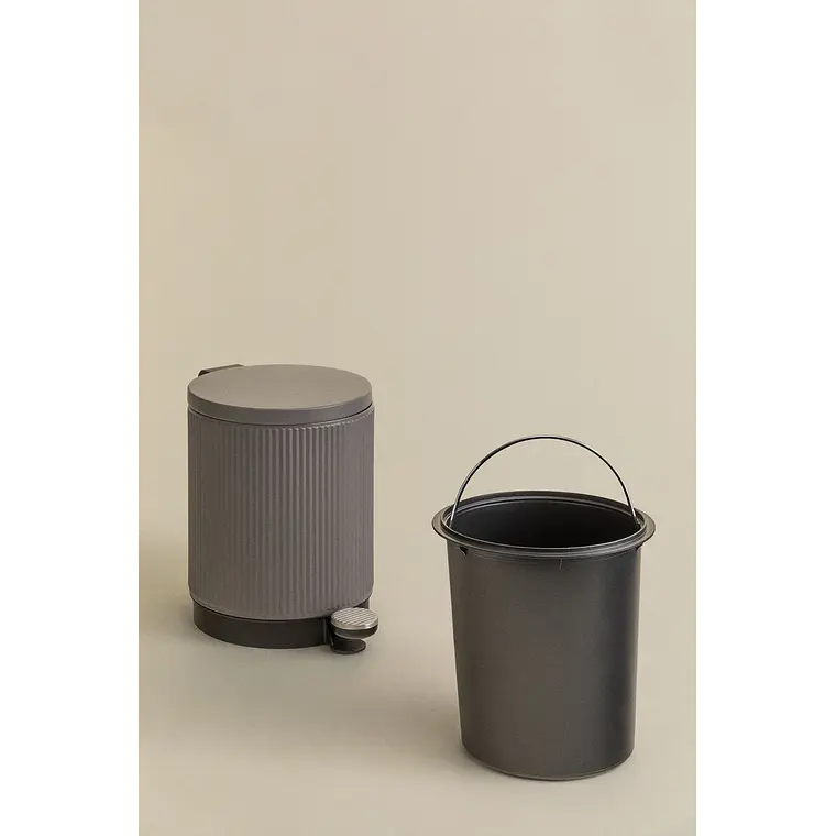 Papelera con pedal 5L 6