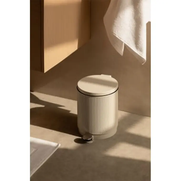 Papelera con pedal 5L 8