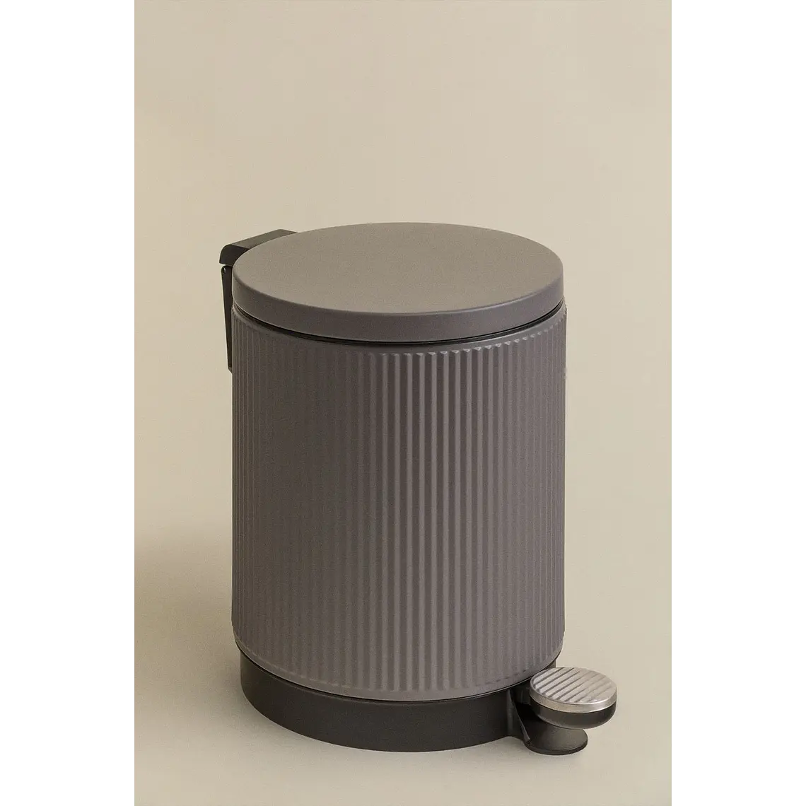 Papelera con pedal 5L 9