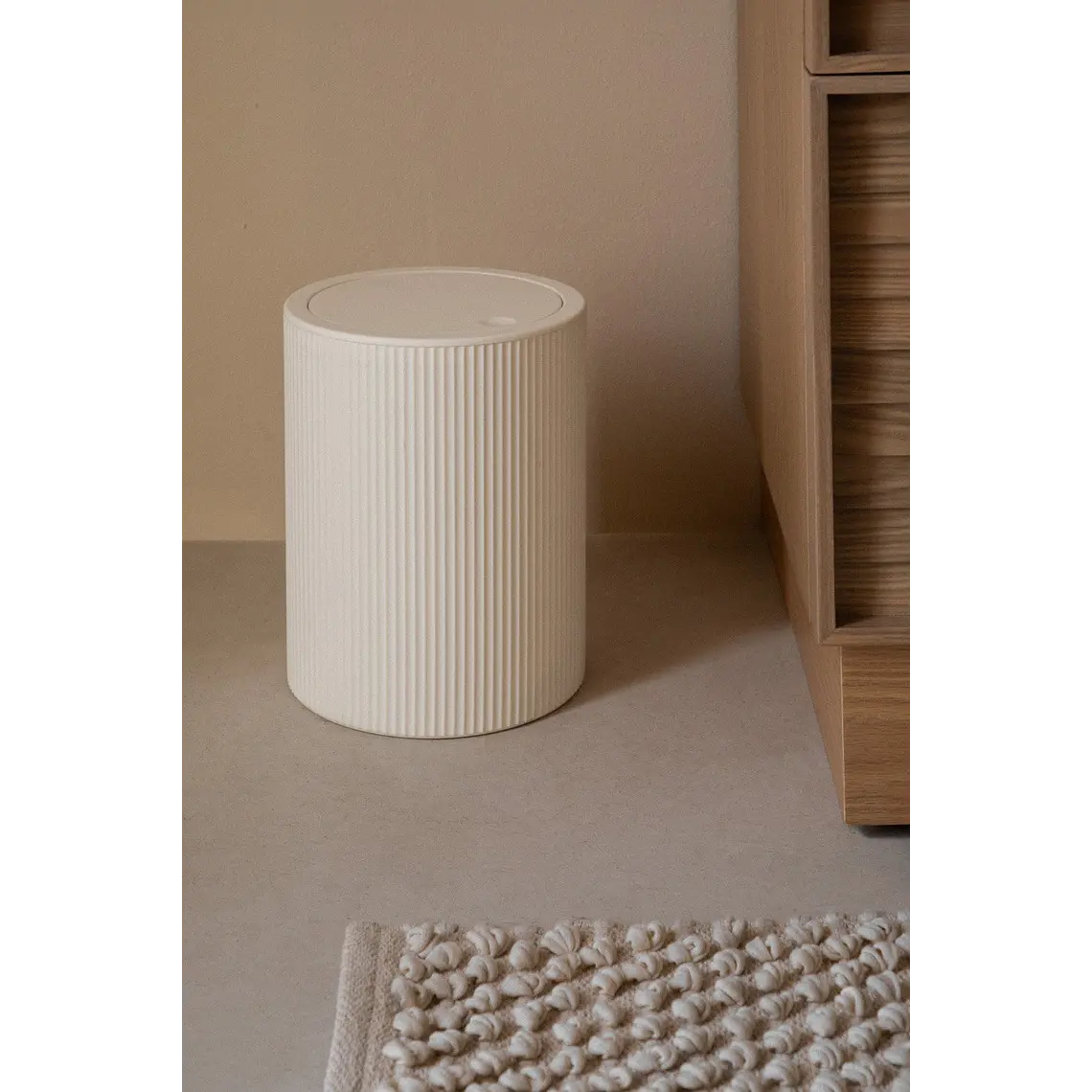 Papelera con tapa en ABS 11