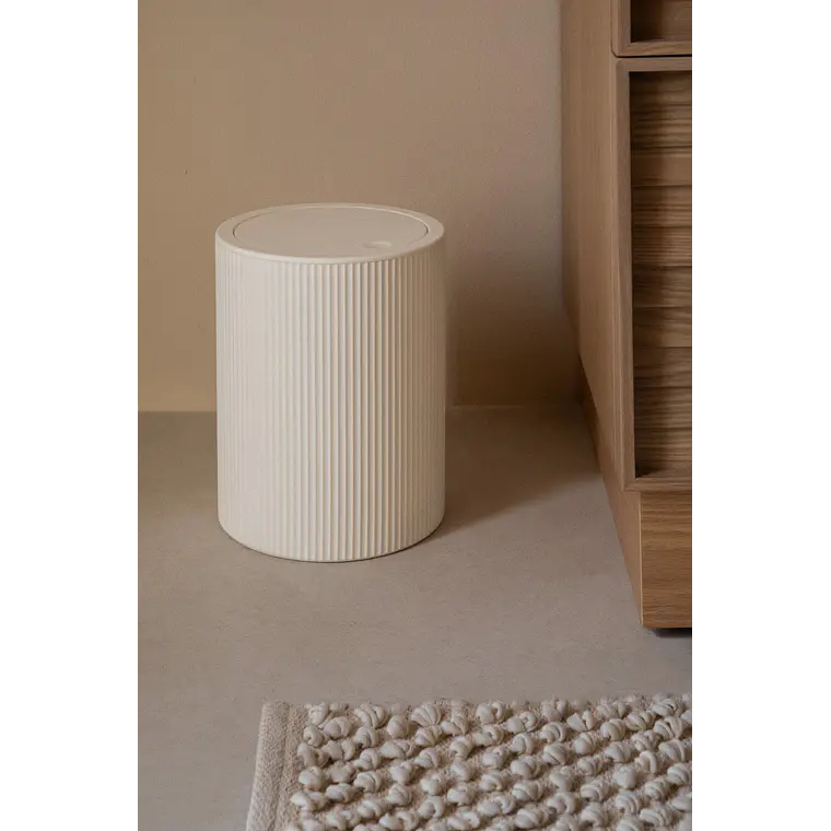 Papelera con tapa en ABS 11