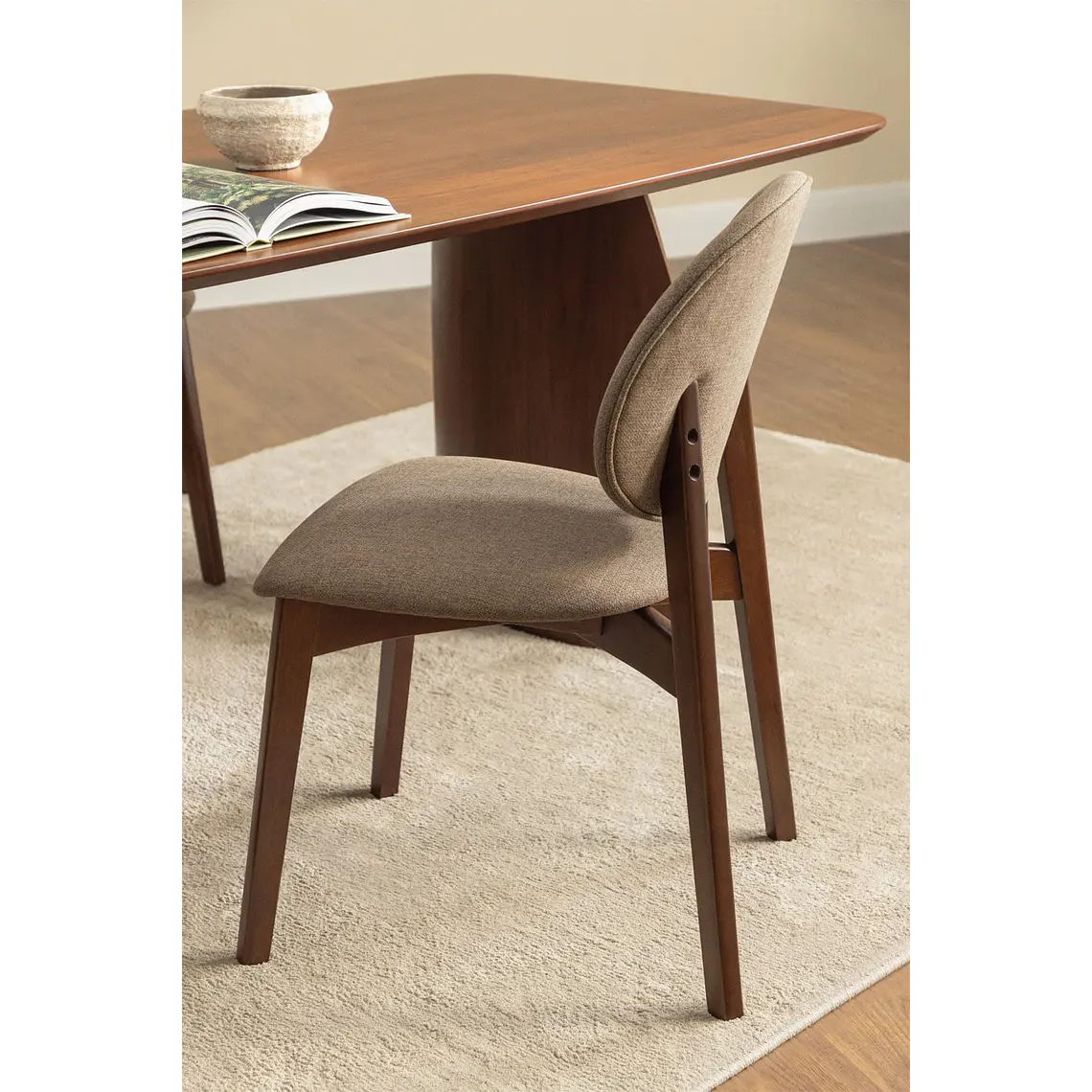 Silla de comedor Ivereri en madera 1
