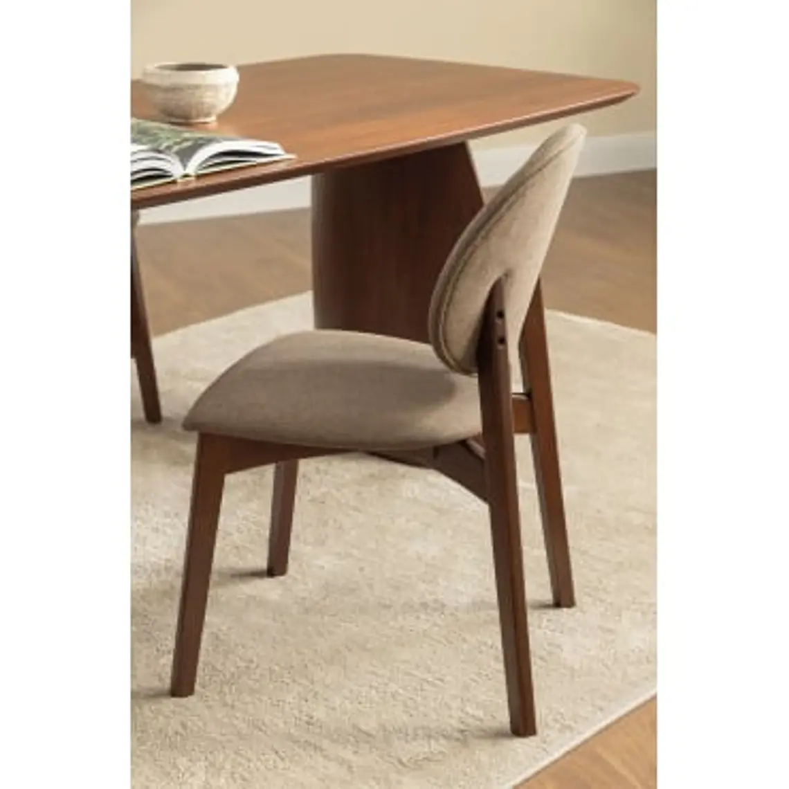 Silla de comedor Ivereri en madera 11