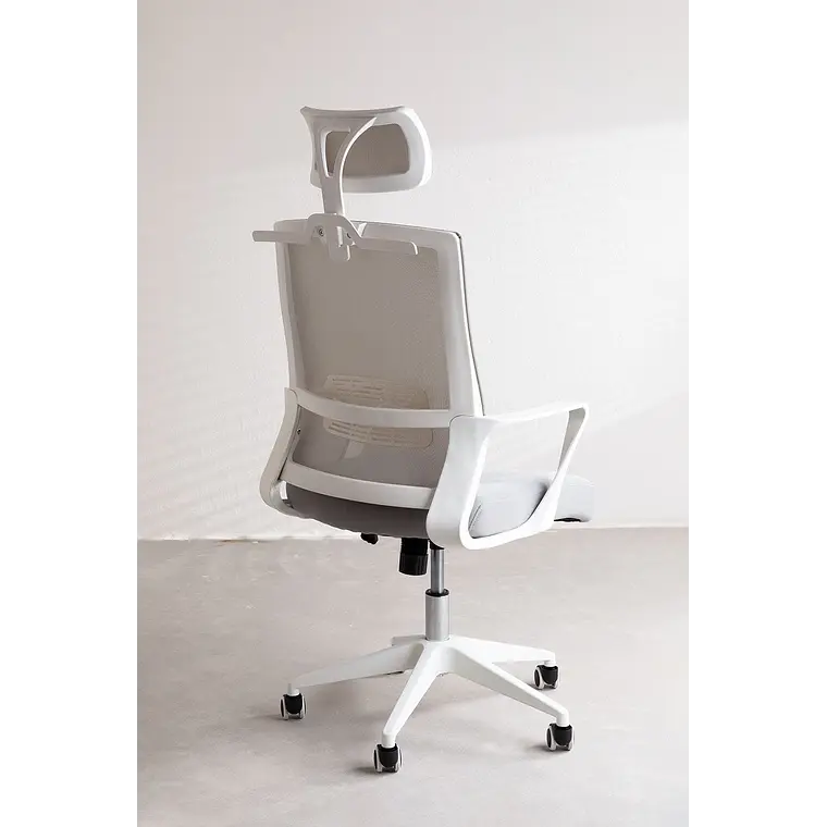 Silla de oficina con ruedas y reposabrazos en polipropileno 6