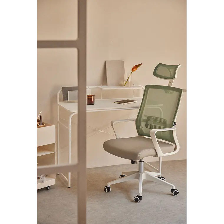 Silla de oficina con ruedas y reposabrazos en polipropileno 15