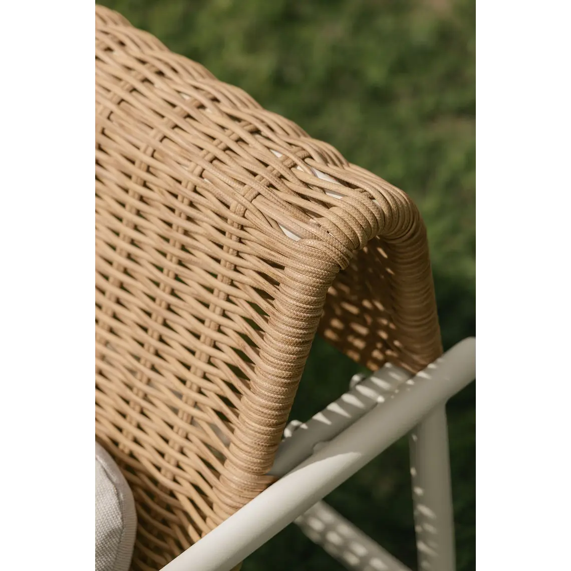 Sillón de jardín con reposabrazos en aluminio y ratán sintético Vareva 2