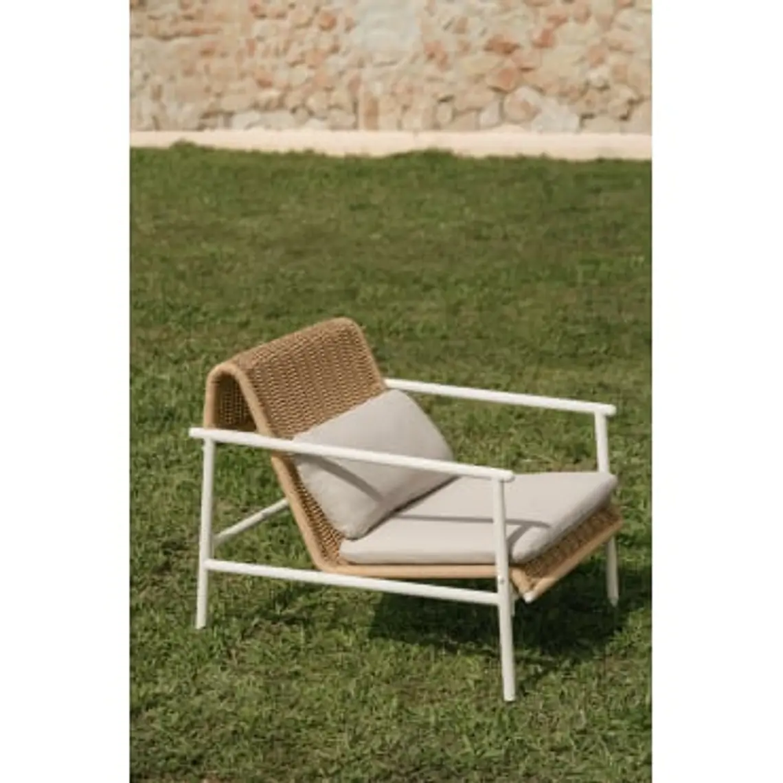 Sillón de jardín con reposabrazos en aluminio y ratán sintético Vareva 11