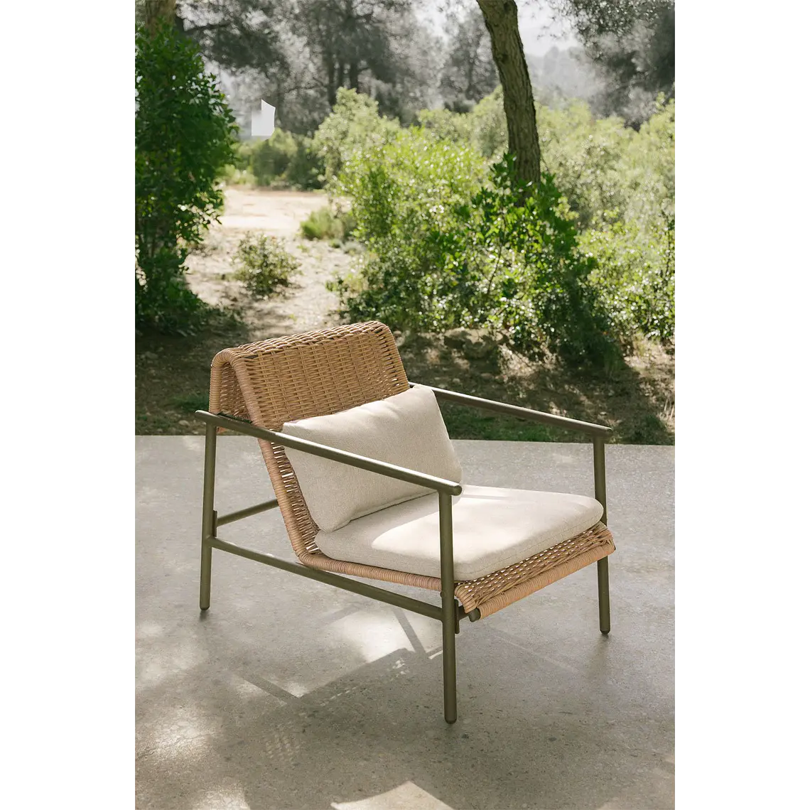 Sillón de jardín con reposabrazos en aluminio y ratán sintético Vareva 13