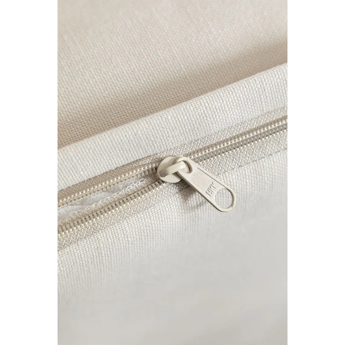 Iraaro · Sofá tapizado de 61 cm 8