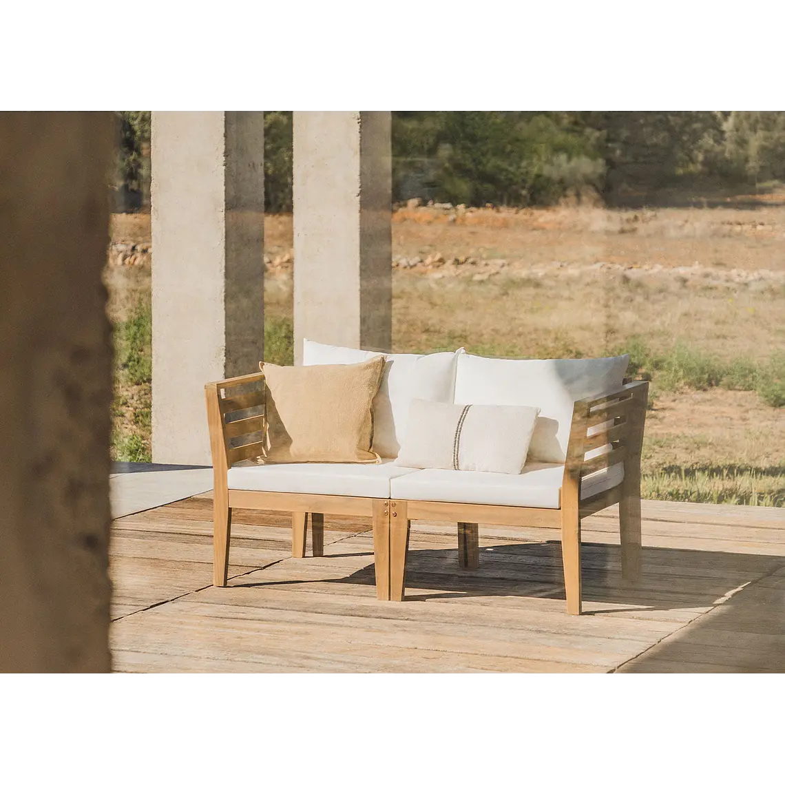 Sofá modular de jardín de 2 piezas con reposabrazos en madera de acacia Ilana 1